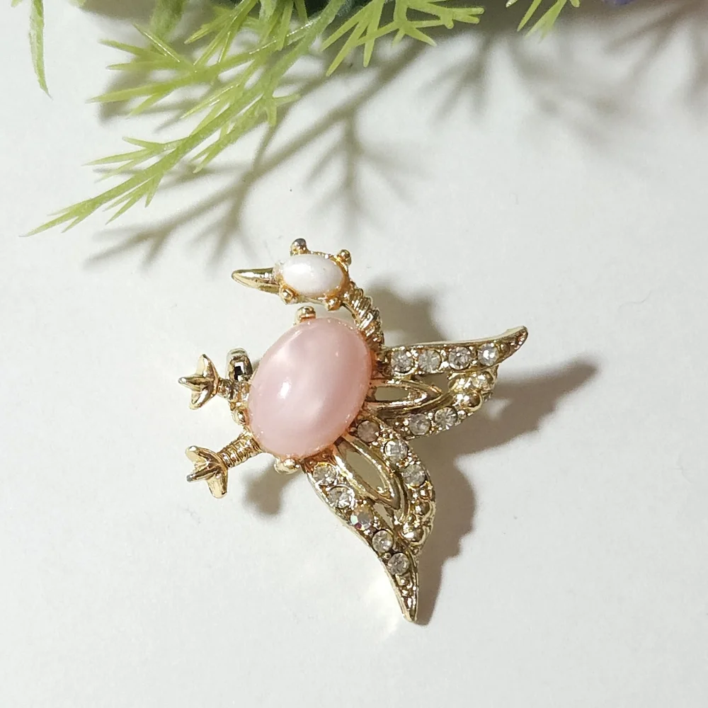 Vintage Gold Pink Moon Glow Jelly Belly Crystal Winged Bird or Duck Brooch Weiss